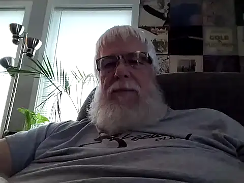 Snapshot of Futura_intx chatting on 10.17.25 Futura intx online show from 10.17.25