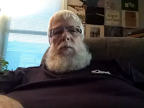 Snapshot of Futura_intx chatting on 10.20.25 Futura intx online show from 10.20.25