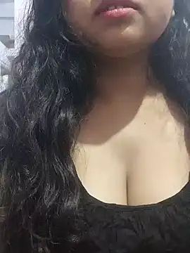 Snapshot of BigAssSarah chatting on 01.05.25 BigAssSarah online show from 01.05.25