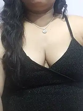 Snapshot of BigAssSarah chatting on 02.15.25 BigAssSarah online show from 02.15.25