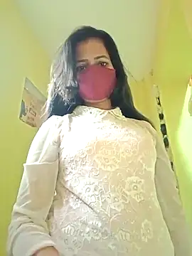 Snapshot of Pooja_cut chatting on 03.04.25 Pooja cut online show from 03.04.25