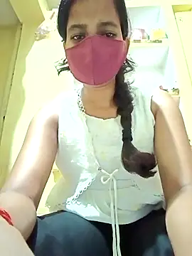 Snapshot of Pooja_cut chatting on 09.11.25 Pooja cut online show from 09.11.25