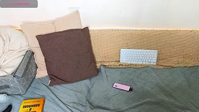 emilytrays online show from 02.03.26