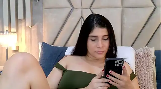 MilaRux online show from 02.04.25