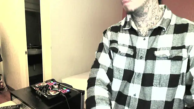 justthetip4209 online show from 02.18.25