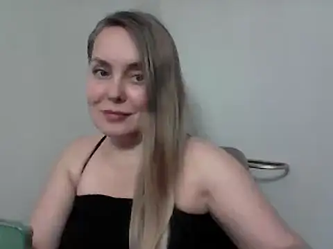 Snapshot of Lolawhite8 chatting on 03.12.25 Lolawhite8 online show from 03.12.25