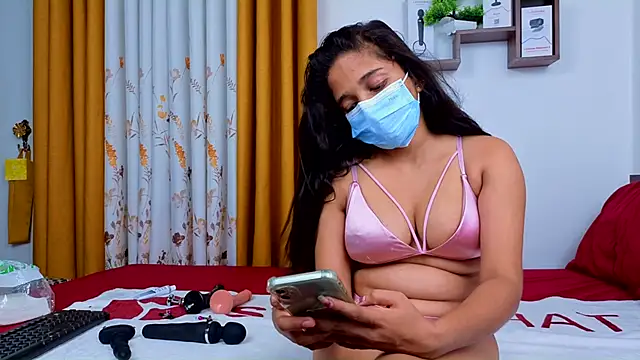 Snapshot of Tatoo_girl chatting on 10.31.25 Tatoo girl online show from 10.31.25