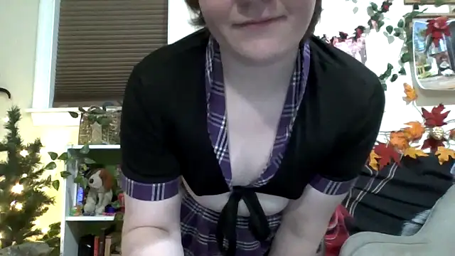 Snapshot of AverageRose chatting on 02.13.26 AverageRose online show from 02.13.26