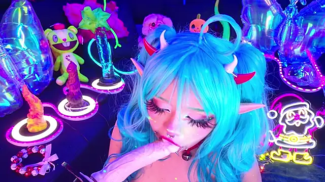 LaytonBox online show from 12.18.25