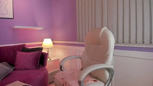 Emma Walkerr  online show from 02.08.25