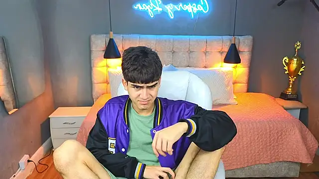 Tommy18   online show from 03.09.25