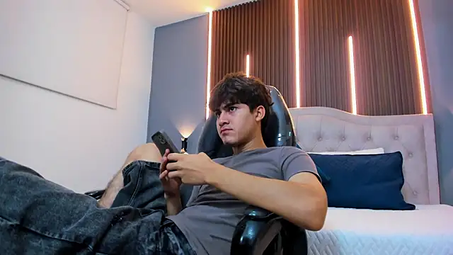 Tommy18   online show from 12.17.25