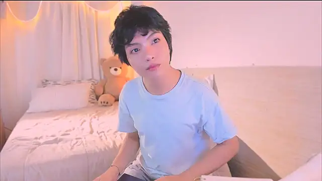 AllanYong18 online show from 11.11.25