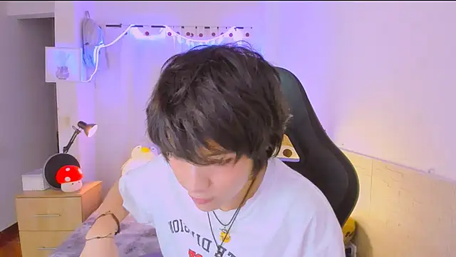 AllanYong18 online show from 04.16.26