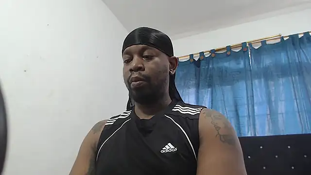 Snapshot of strong__anthony chatting on 04.30.26 strong anthony online show from 04.30.26