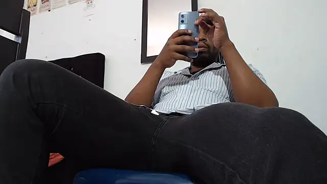 Snapshot of strong__anthony chatting on 06.11.26 strong anthony online show from 06.11.26