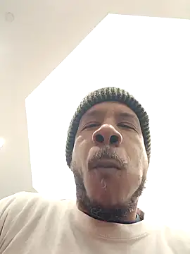 Snapshot of MrDaddyBbSnake chatting on 01.14.25 MrDaddyBbSnake online show from 01.14.25