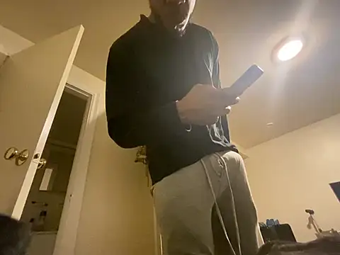 Snapshot of MrDaddyBbSnake chatting on 01.17.25 MrDaddyBbSnake online show from 01.17.25