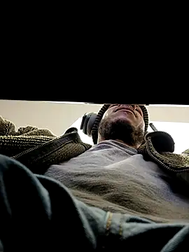 Snapshot of MrDaddyBbSnake chatting on 02.20.25 MrDaddyBbSnake online show from 02.20.25