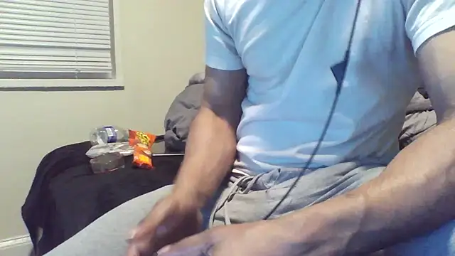 Snapshot of MrDaddyBbSnake chatting on 03.13.25 MrDaddyBbSnake online show from 03.13.25