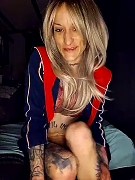 Snapshot of MissParadise40 chatting on 03.10.25 MissParadise40 online show from 03.10.25