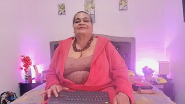 Snapshot of VickyBoobss chatting on 04.21.26 VickyBoobss online show from 04.21.26