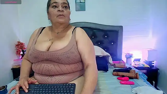 Snapshot of VickyBoobss chatting on 05.12.26 VickyBoobss online show from 05.12.26