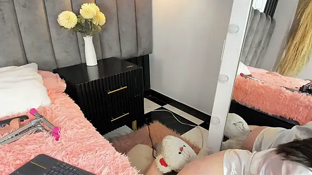 chelsea bolton  online show from 10.15.25