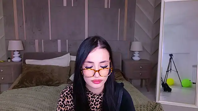 Snapshot of EmmaLawrens chatting on 02.12.25 EmmaLawrens online show from 02.12.25