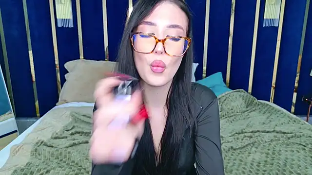 Snapshot of EmmaLawrens chatting on 02.22.25 EmmaLawrens online show from 02.22.25