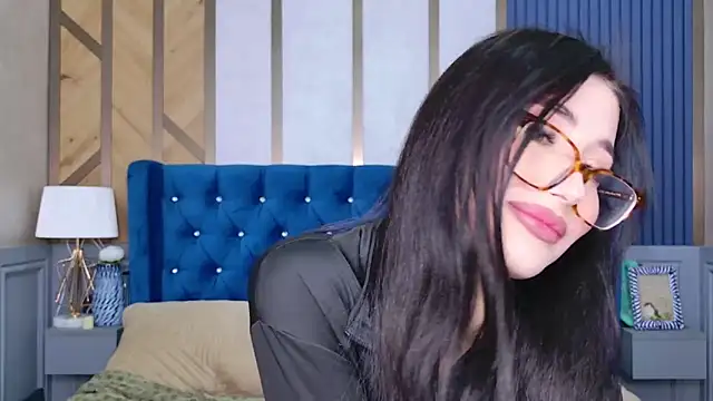 Snapshot of EmmaLawrens chatting on 02.26.25 EmmaLawrens online show from 02.26.25