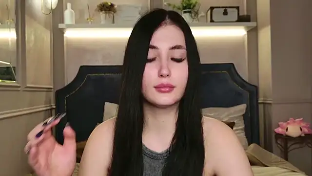 Snapshot of EmmaLawrens chatting on 09.18.25 EmmaLawrens online show from 09.18.25