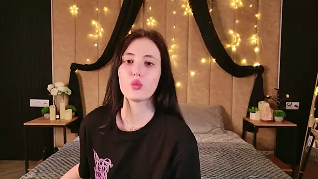 Snapshot of EmmaLawrens chatting on 02.20.26 EmmaLawrens online show from 02.20.26