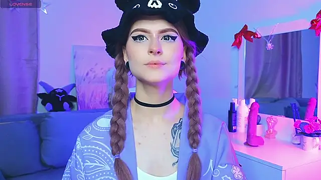 Emily  Mooree online show from 01.26.25