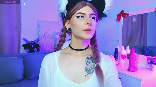 Emily  Mooree online show from 01.27.25