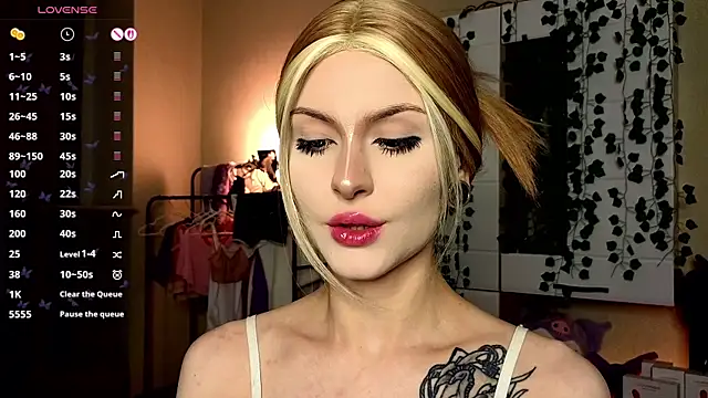 Emily  Mooree online show from 11.11.25