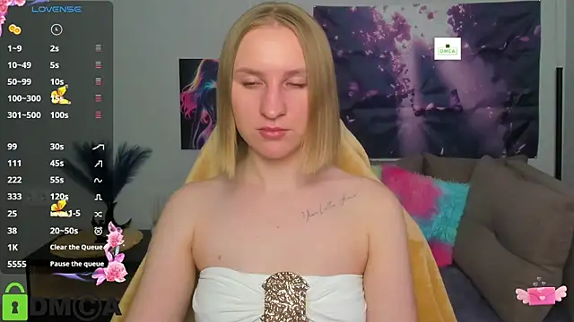 Snapshot of BeautyBlondy chatting on 05.12.26 BeautyBlondy online show from 05.12.26