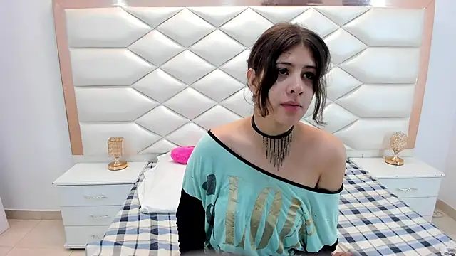 MiaQueen021 online show from 02.12.25