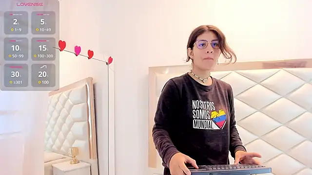 MiaQueen021 online show from 02.19.25