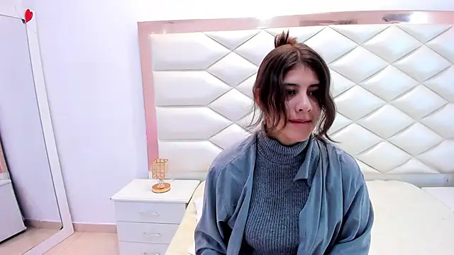 MiaQueen021 online show from 02.20.25