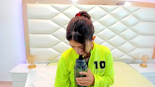 MiaQueen021 online show from 02.21.25