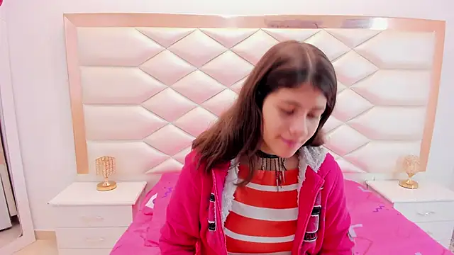 MiaQueen021 online show from 03.12.25