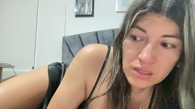 LunaBeya online show from 02.05.26