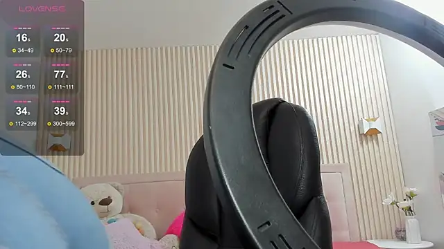 Snapshot of Luceroooo chatting on 03.18.25 Luceroooo online show from 03.18.25