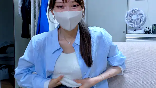 Snapshot of riken_jp chatting on 10.19.25 riken jp online show from 10.19.25