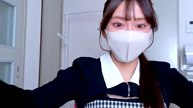 Snapshot of riken_jp chatting on 11.19.25 riken jp online show from 11.19.25