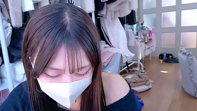 Snapshot of riken_jp chatting on 11.22.25 riken jp online show from 11.22.25