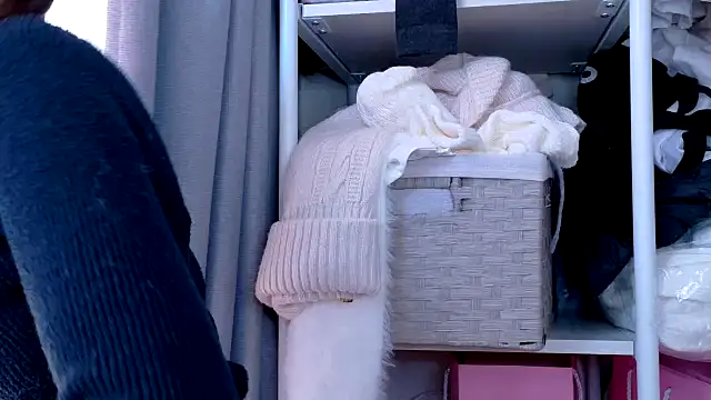 Snapshot of riken_jp chatting on 11.29.25 riken jp online show from 11.29.25