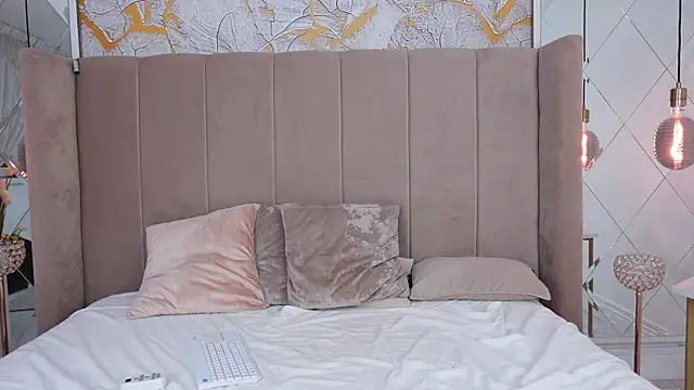 FlawlessEva online show from 01.10.25