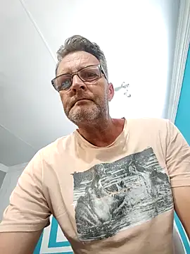 itsmeyes69 online show from 01.28.25